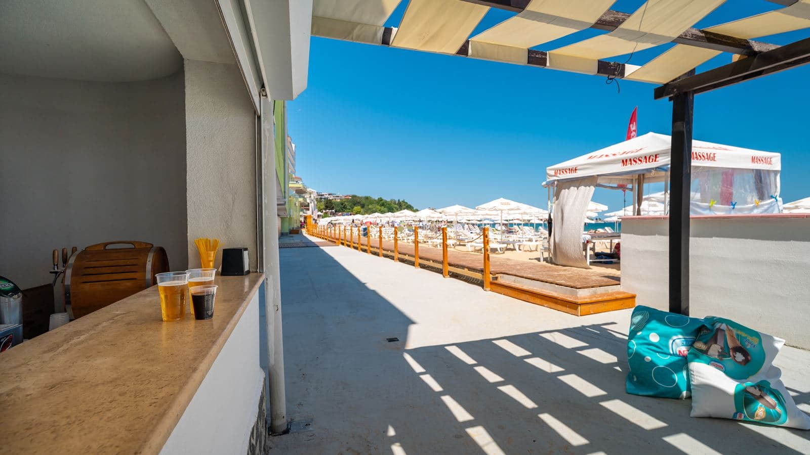bars-beach-stall