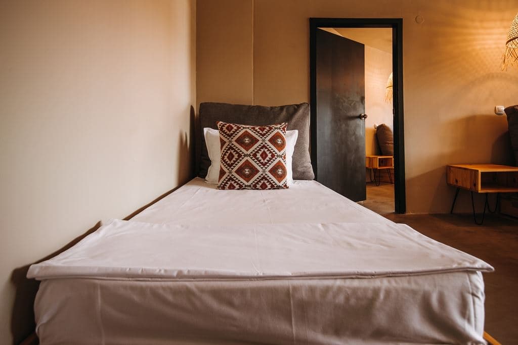 rooms-two-bedrooms-apartment-sea-side