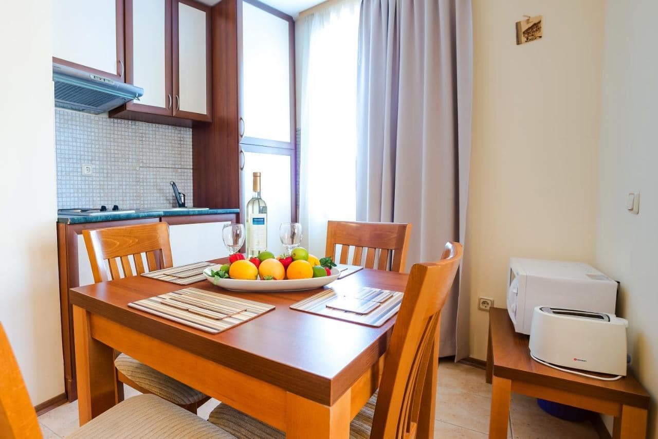 rooms-1-bedroom-standard-apartment-balcony