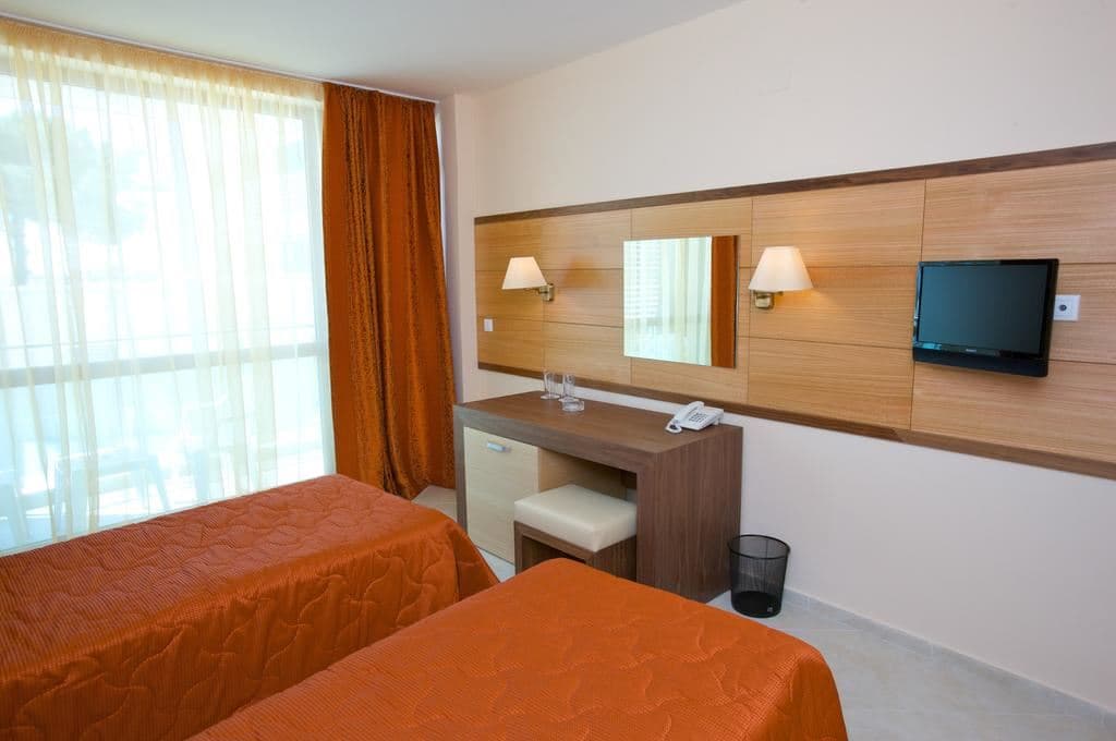 rooms-twin-standard-room-balcony