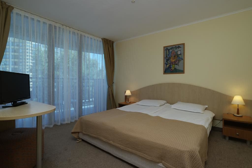 rooms-standard-room-lateralseaview-balcony-or-terrace