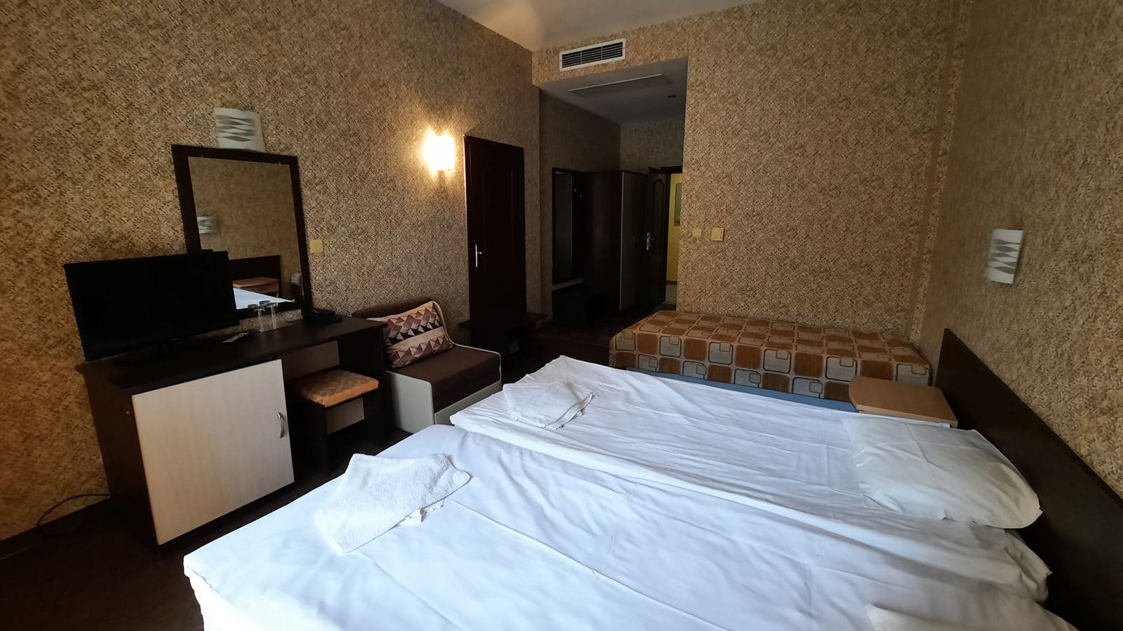 rooms-standard-room