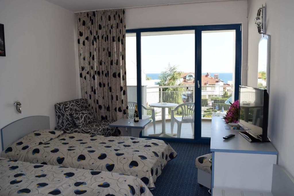 rooms-twin-standard-room-poolview-balcony-or-terrace