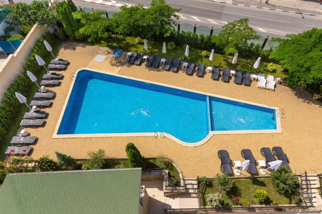 pools-outdoor-pool