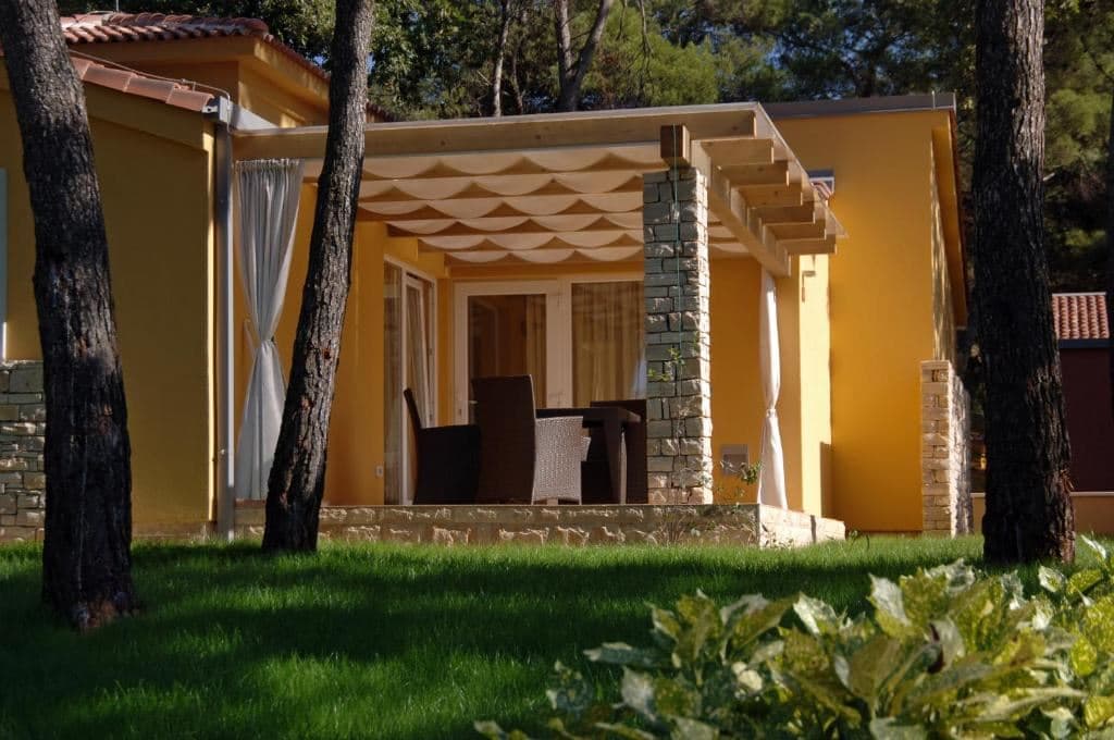 rooms-2-bedroom-classic-villa-park-view