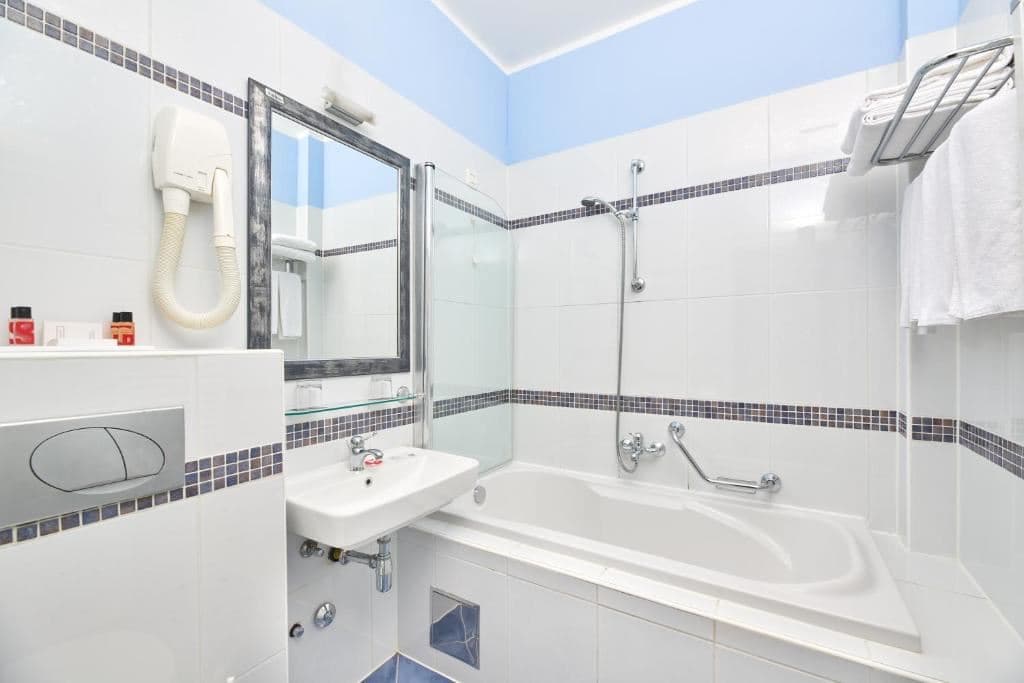 rooms-2-bedroom-classic-villa-park-view