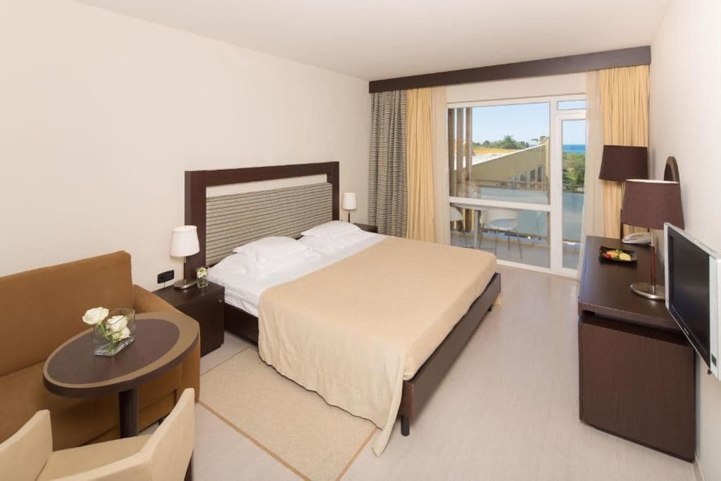 rooms-2-connectingrooms-classic-room-park-view-balcony