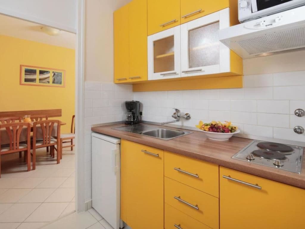 rooms-1-bedroom-classic-apartment-balcony