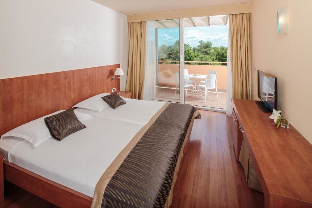 rooms-twin-classic-room-park-view-balcony