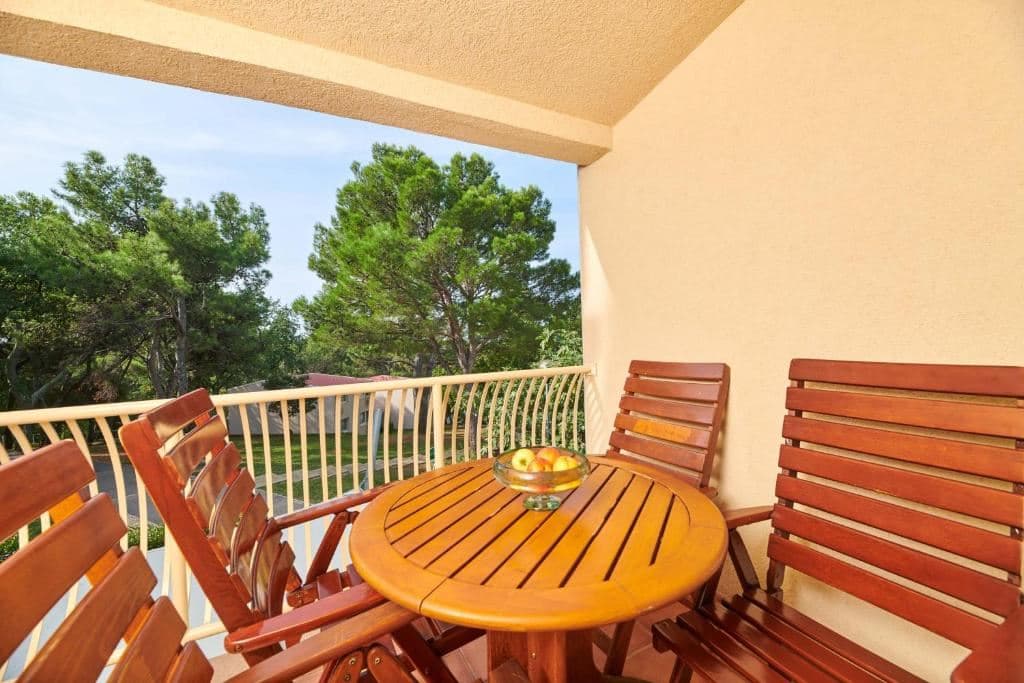 rooms-2-bedroom-apartment-park-view-balcony