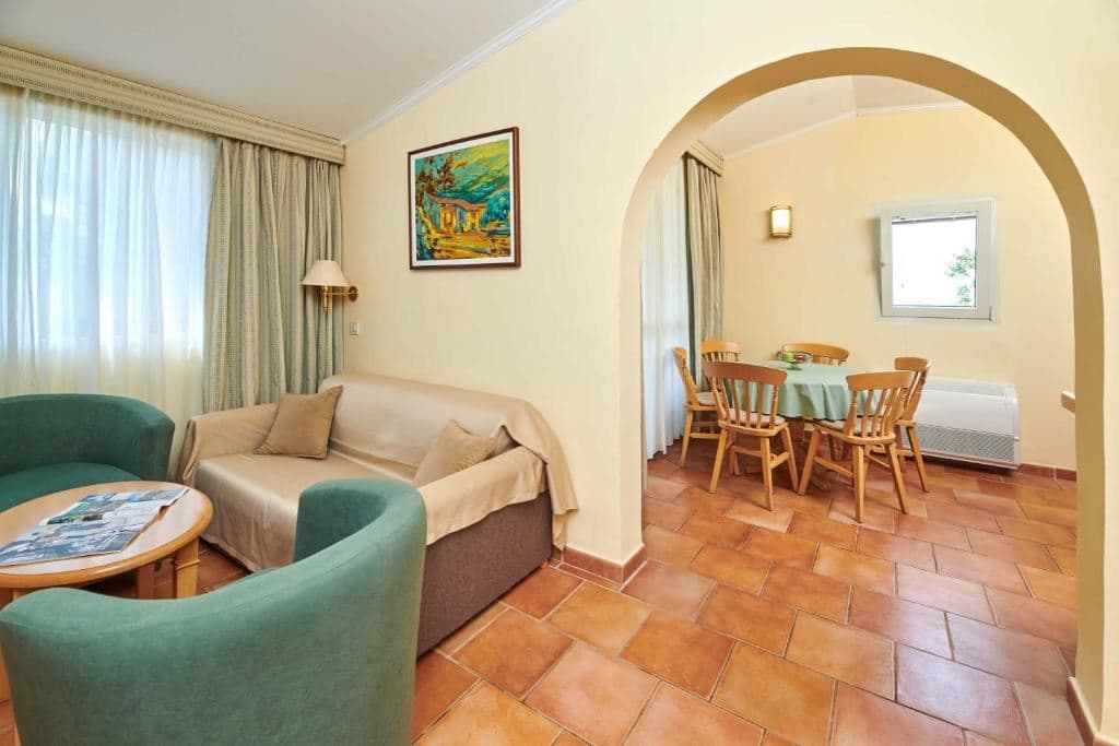 rooms-2-bedroom-apartment-park-view-balcony