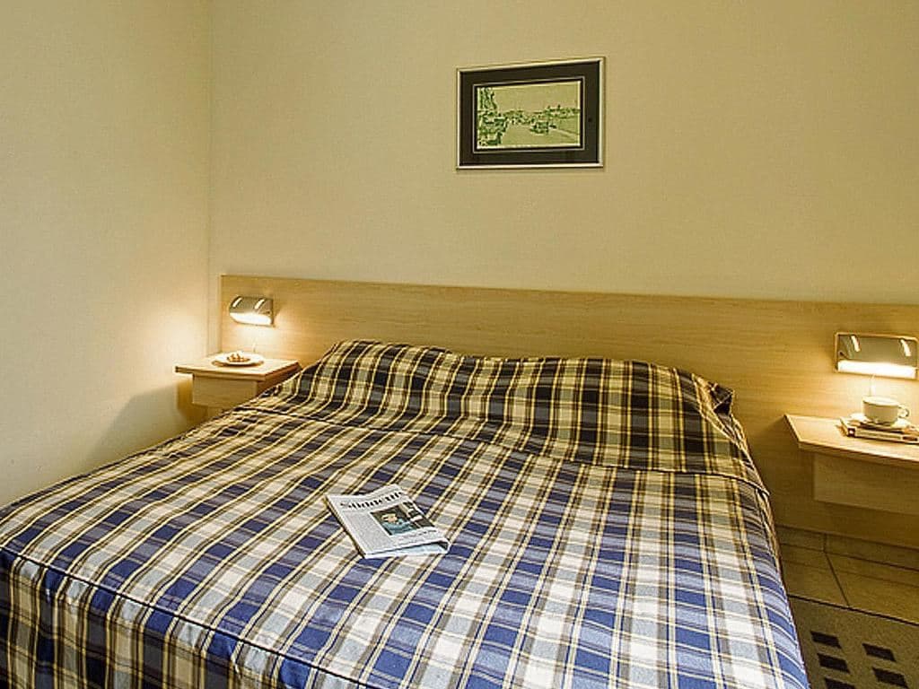 rooms-1-bedroom-apartment-balcony