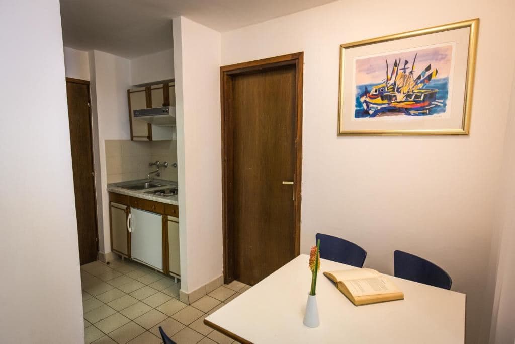 rooms-1-bedroom-apartment-park-view-balcony