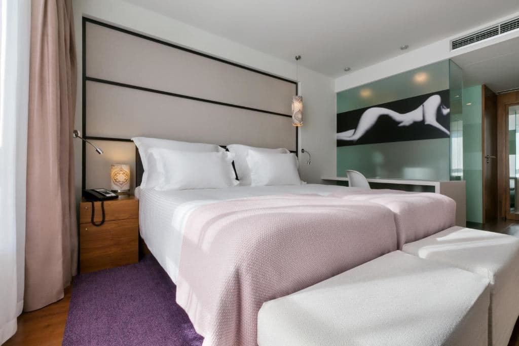rooms-superior-room