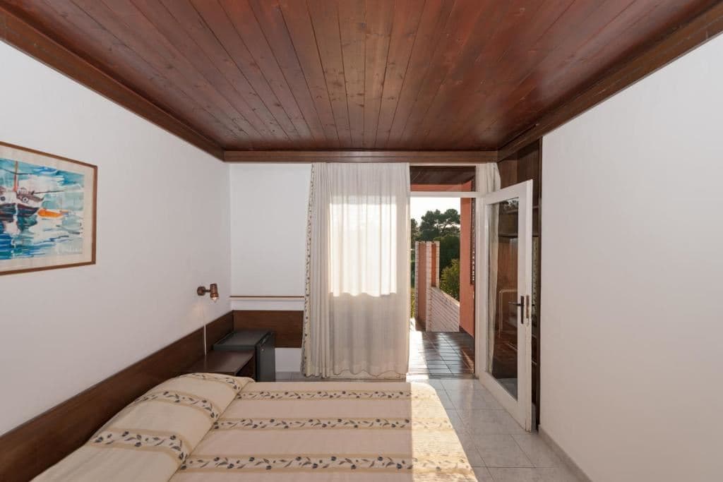 rooms-single-wchild-standard-room-balcony-or-terrace