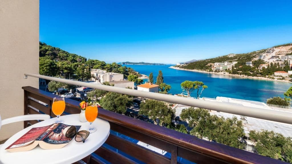 rooms-twin-standard-room-seaview-balcony
