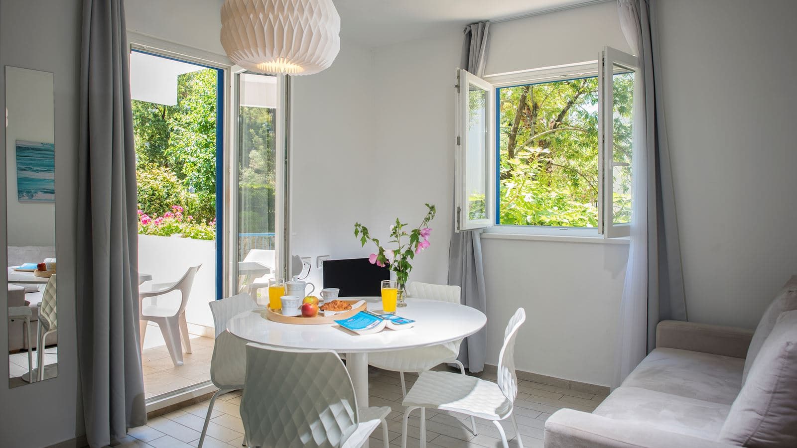 rooms-standard-apartment-balcony