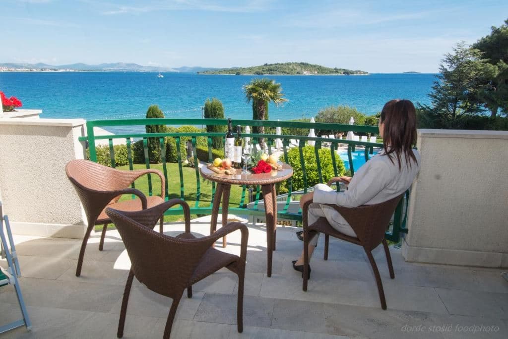 rooms-deluxe-room-seaview-balcony-or-terrace