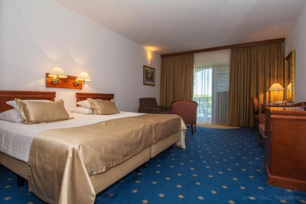 rooms-deluxe-room-seaview-balcony-or-terrace