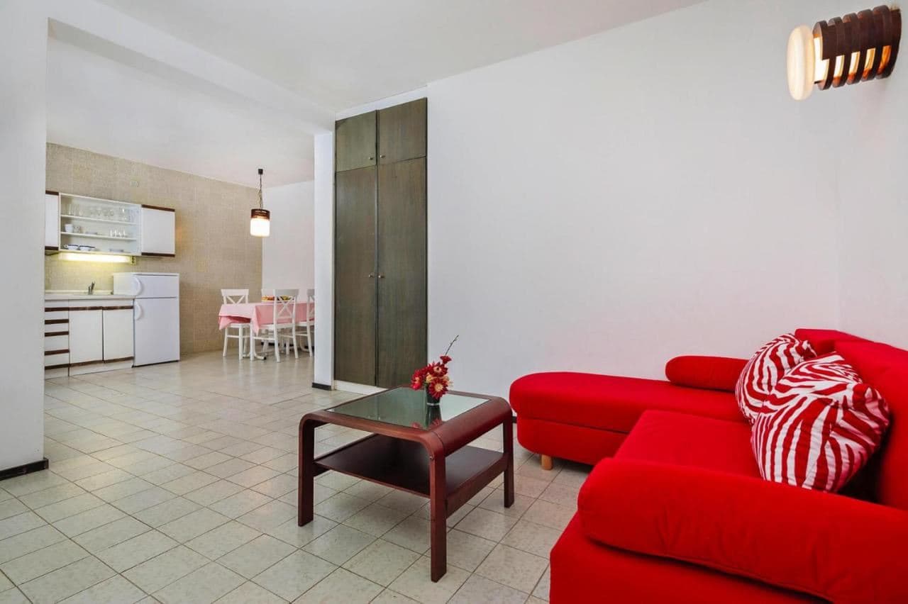 rooms-1-bedroom-deluxe-apartment-seaside-balcony-or-terrace