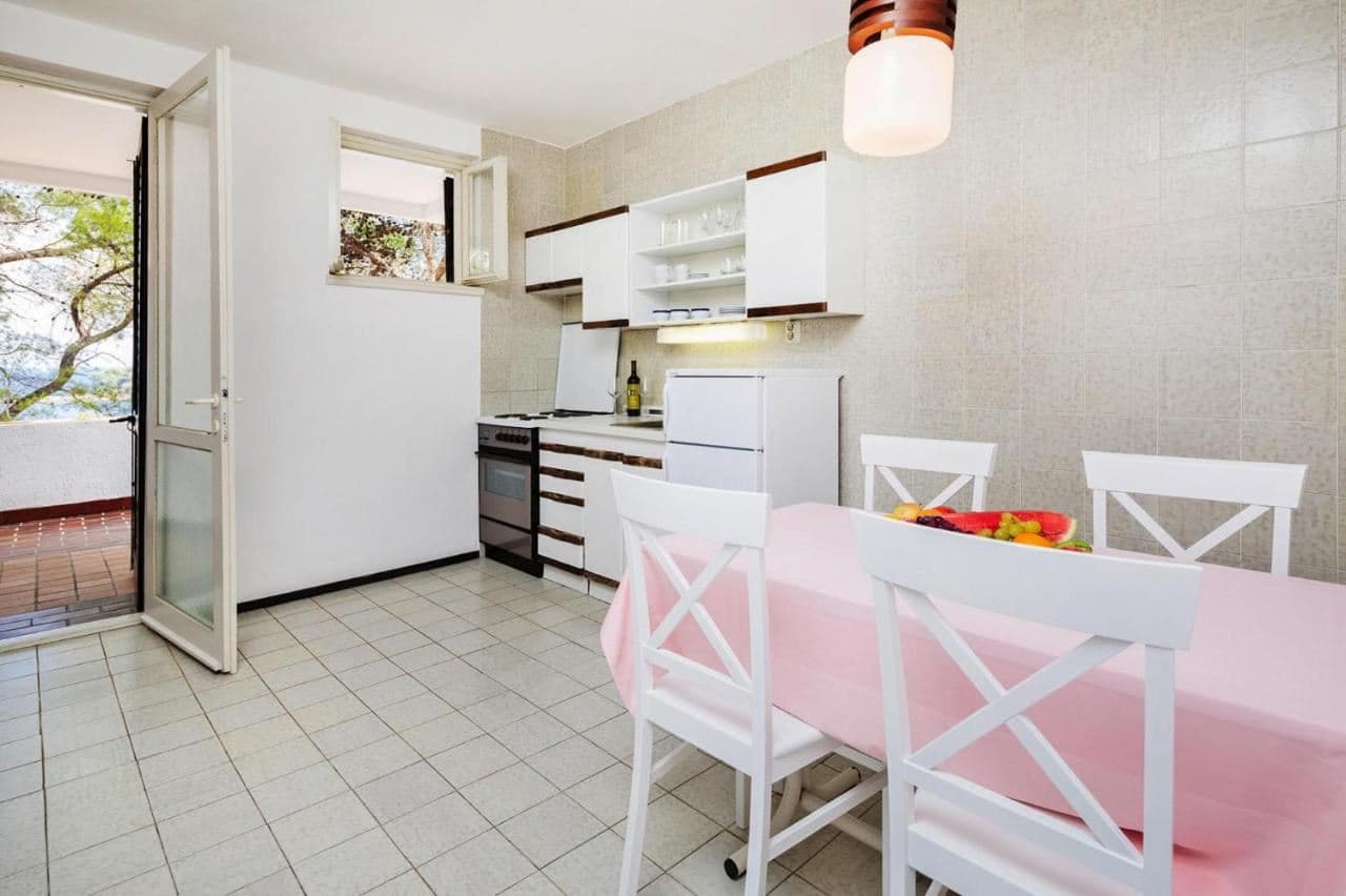 rooms-1-bedroom-deluxe-apartment-seaside-balcony-or-terrace