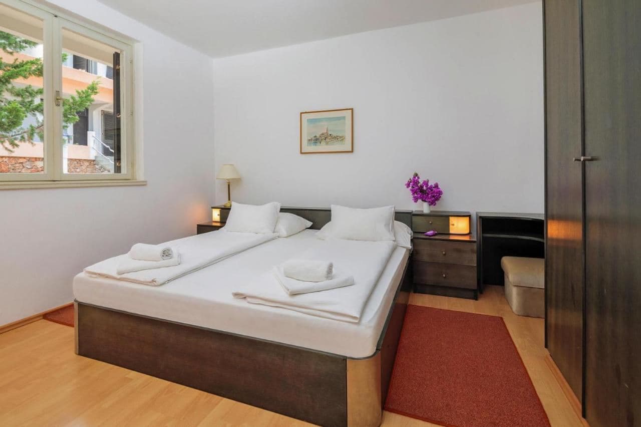 rooms-1-bedroom-deluxe-apartment-seaside-balcony-or-terrace