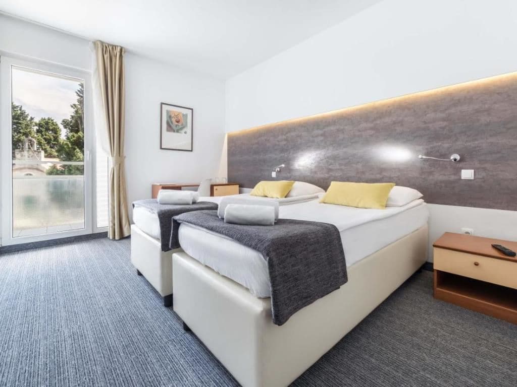 rooms-double-room-seaside-balcony