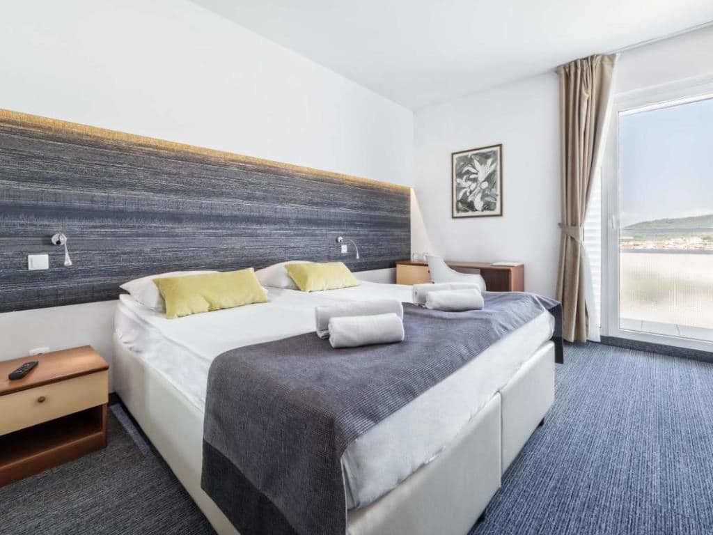 rooms-double-room-seaview-balcony
