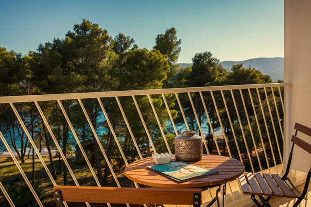 rooms-classic-room-seaside-balcony