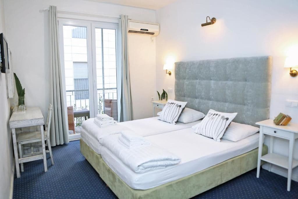 rooms-classic-room-balcony