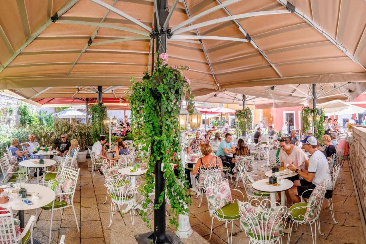 restaurants-restaurants