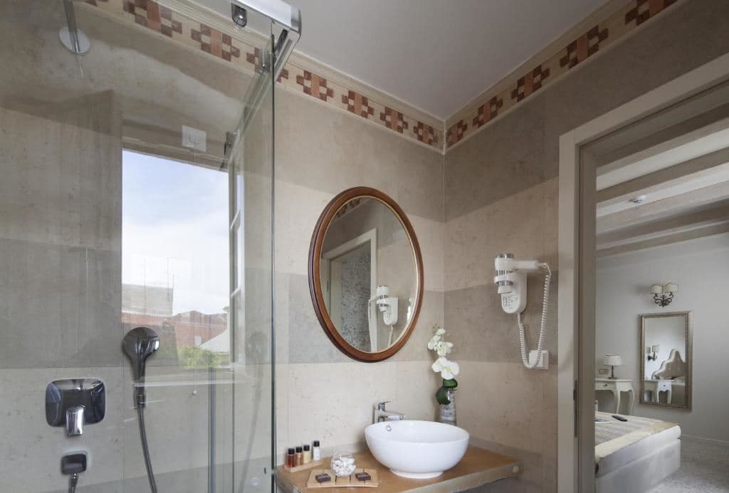 rooms-classic-room