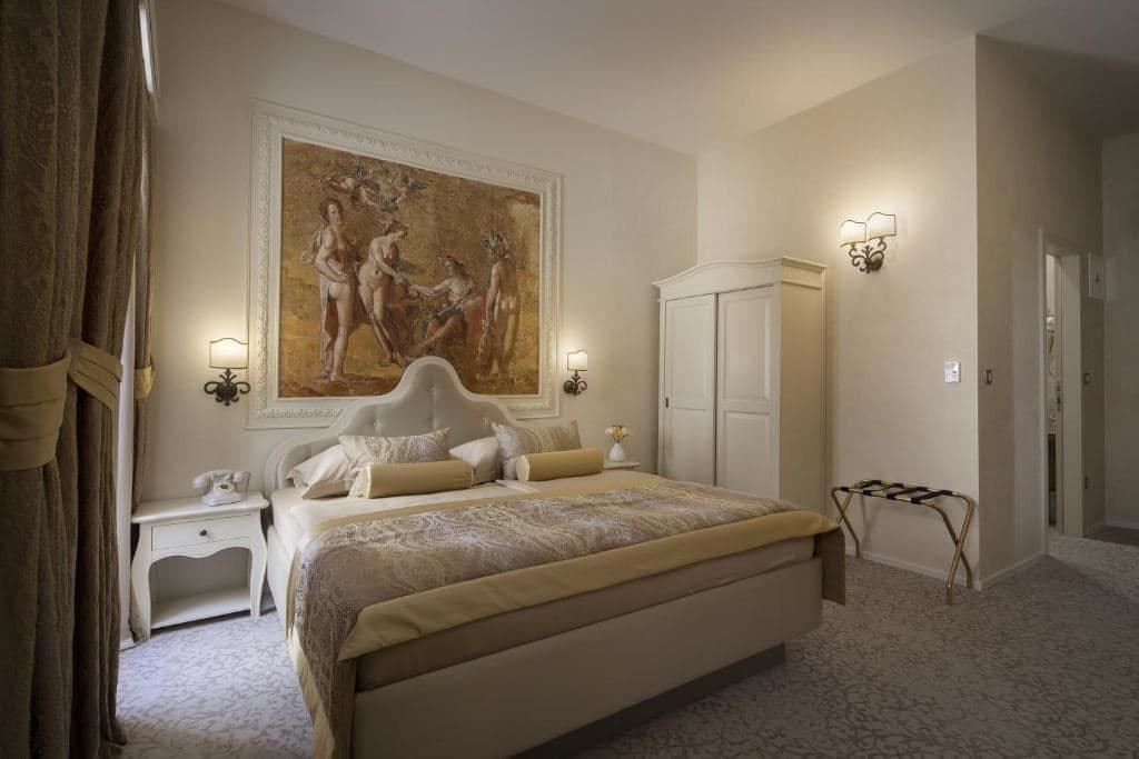 rooms-superior-room