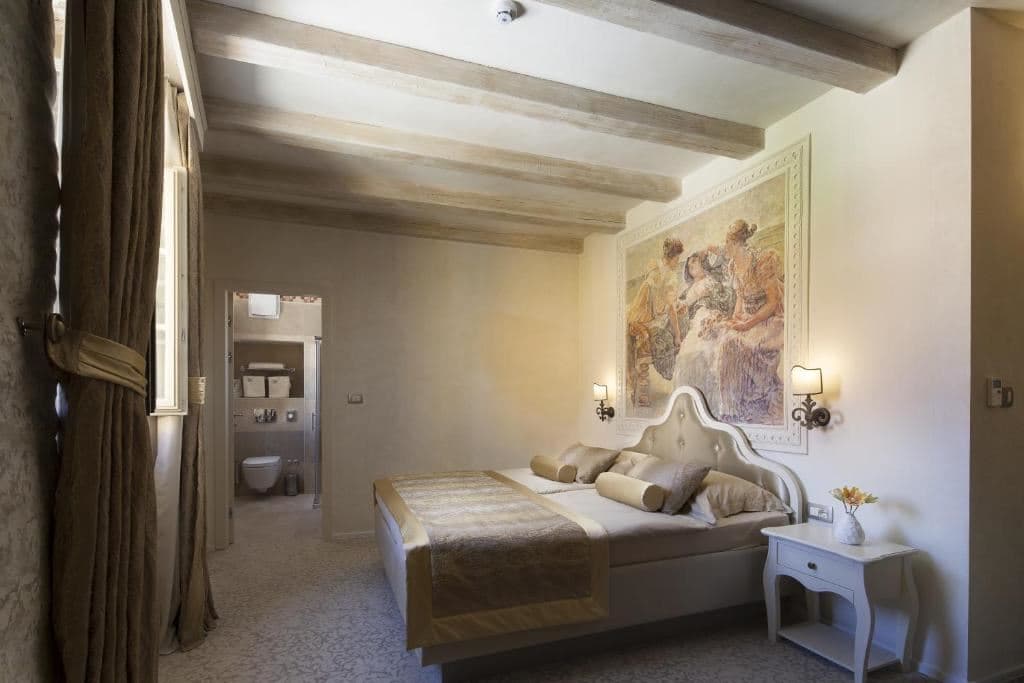 rooms-superior-room