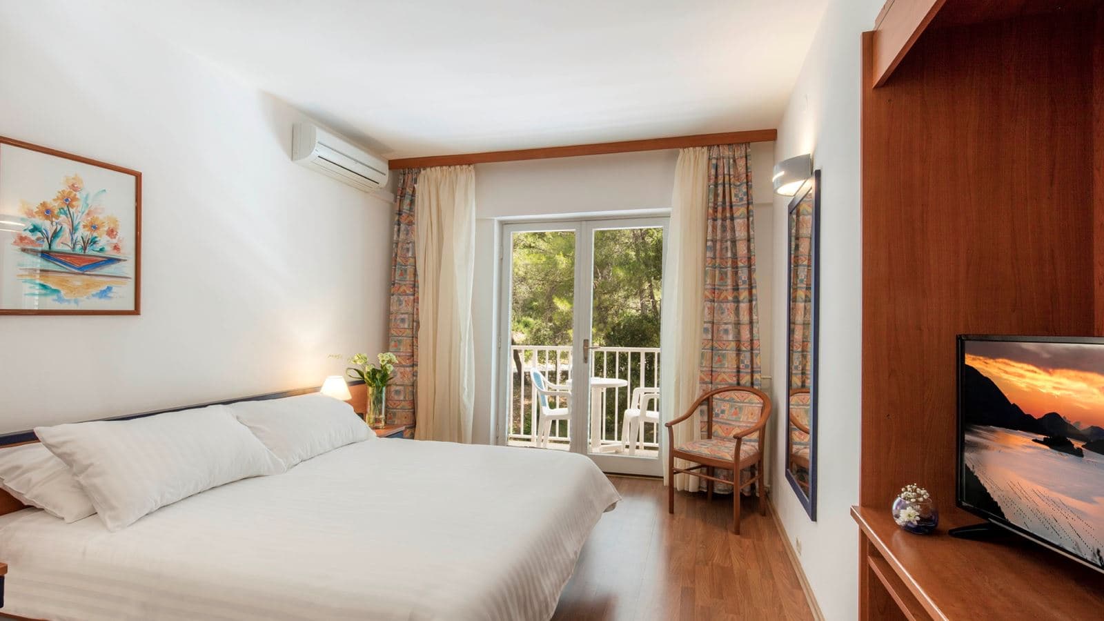 rooms-double-room-park-view-balcony