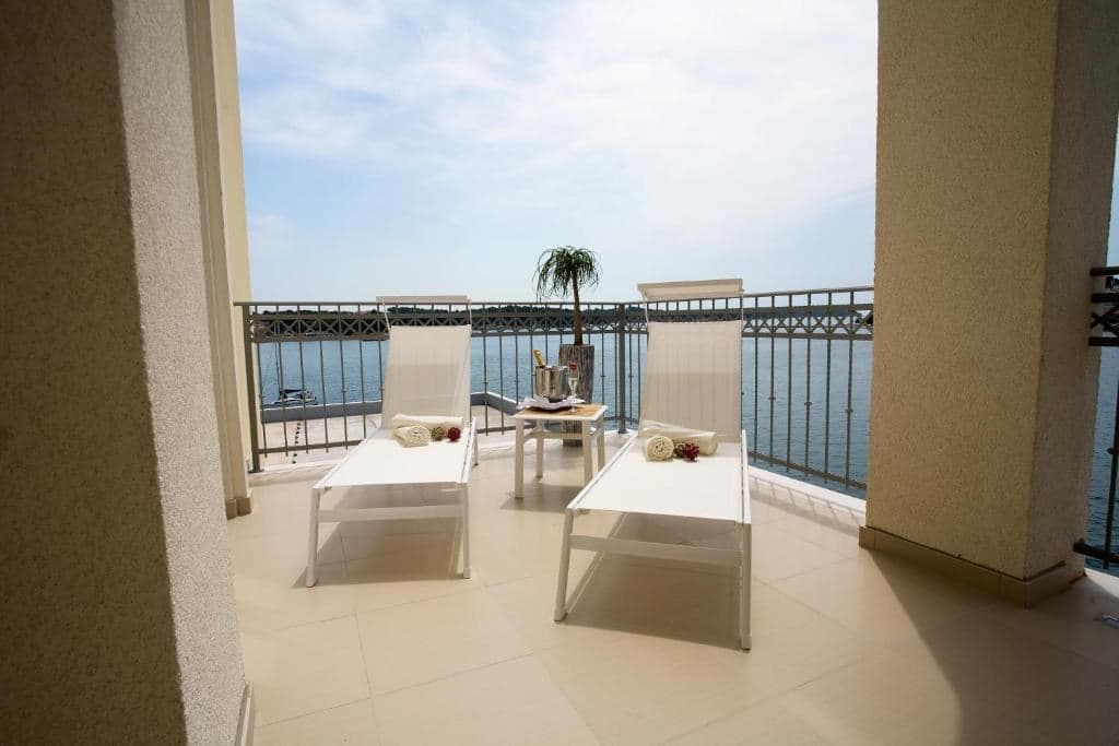 rooms-standard-suite