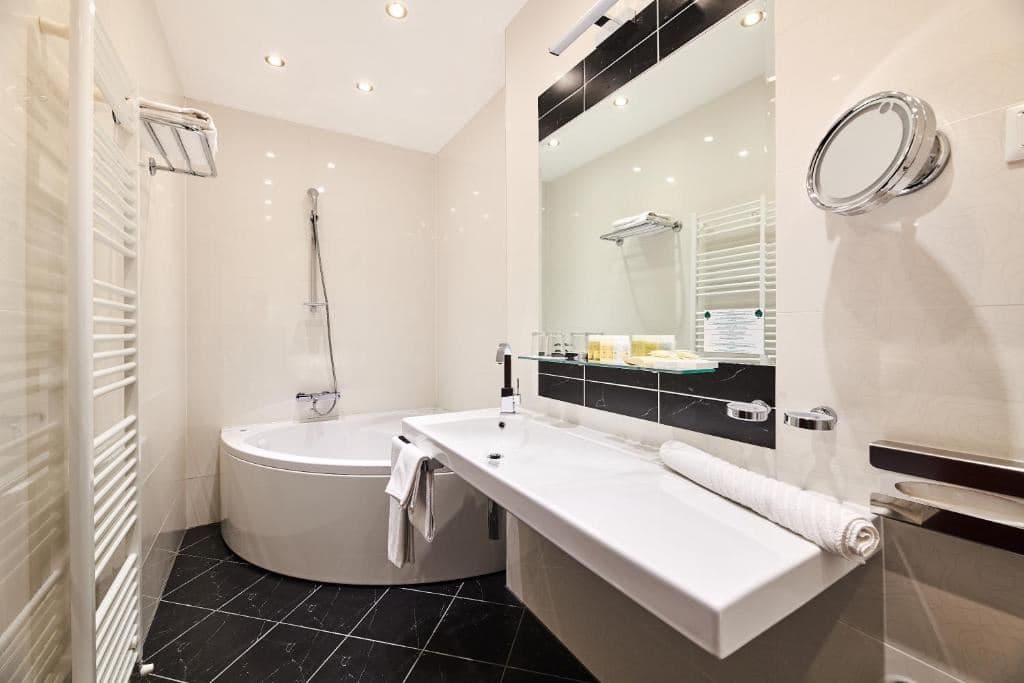 rooms-standard-suite