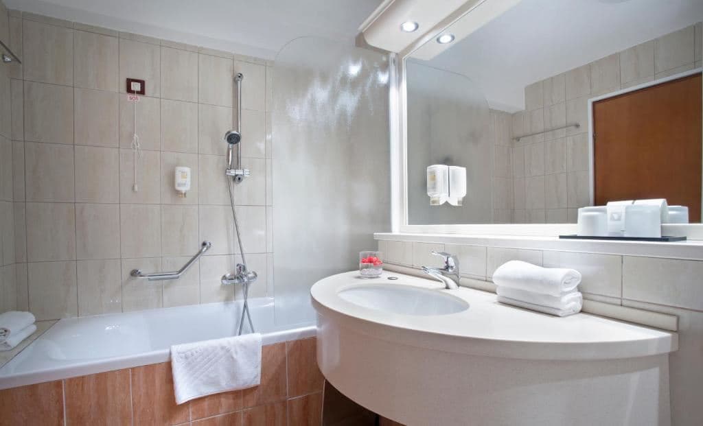 rooms-standard-familyroom