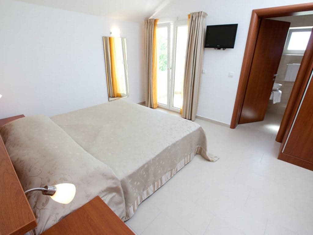 rooms-room-gardenview-balcony