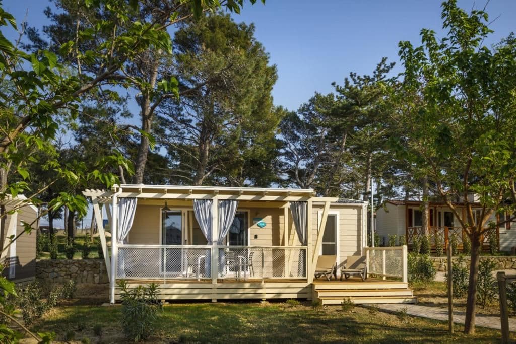 rooms-2-bedroom-superior-mobilehome-terrace