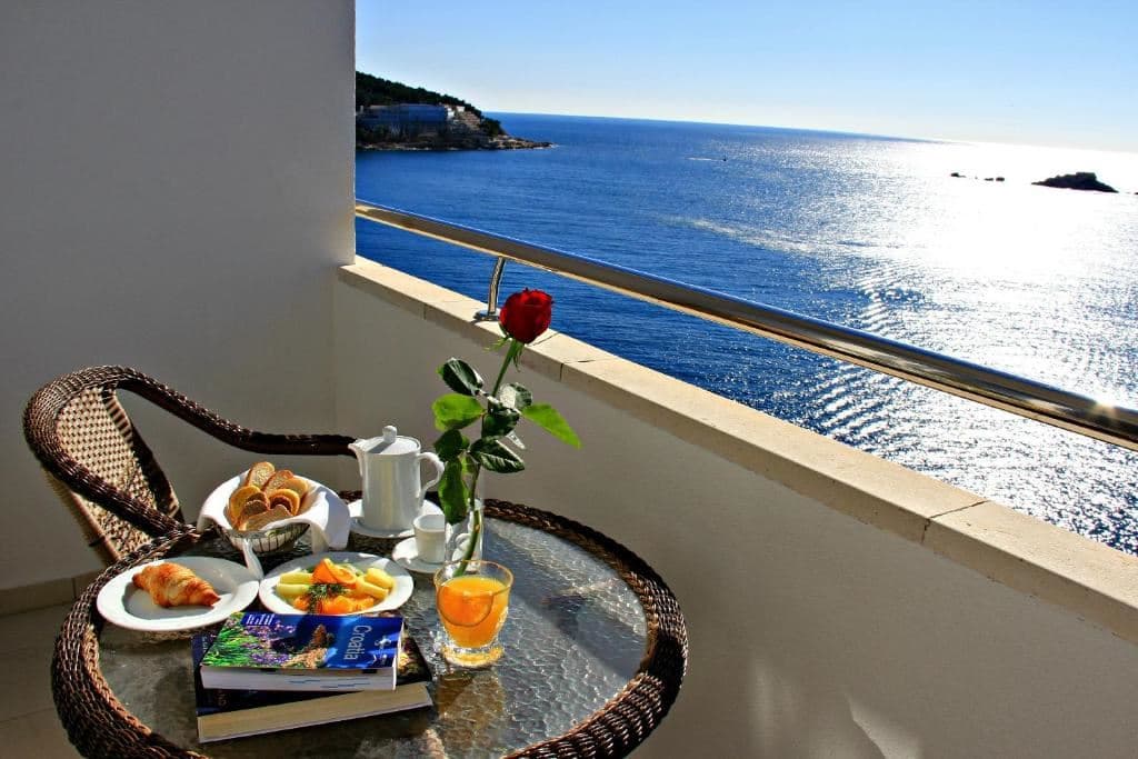 rooms-room-seaview-balcony