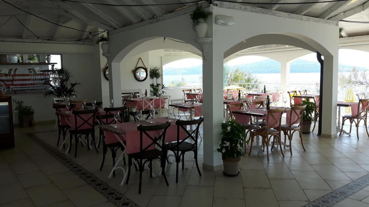 restaurants-restaurants