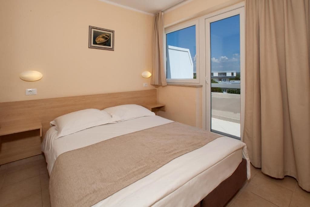 rooms-double-classic-room-balcony