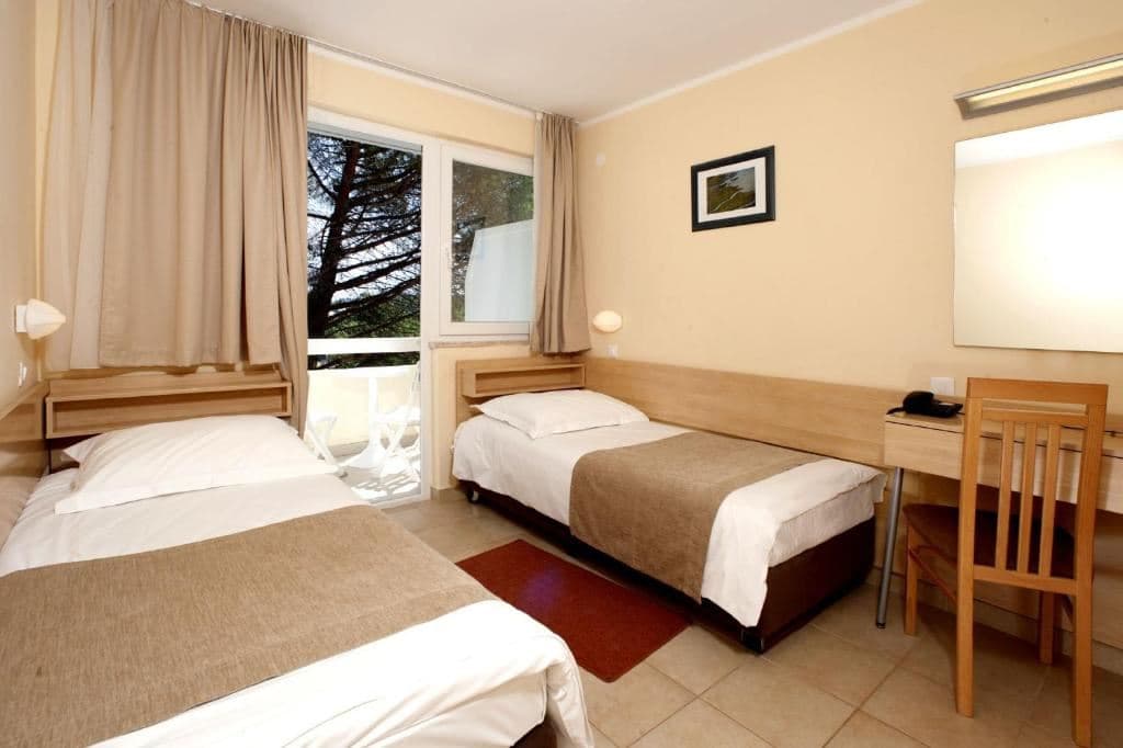 rooms-twin-classic-room-balcony