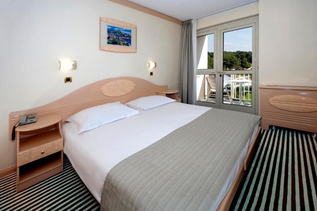 rooms-double-classic-room-seaside-balcony