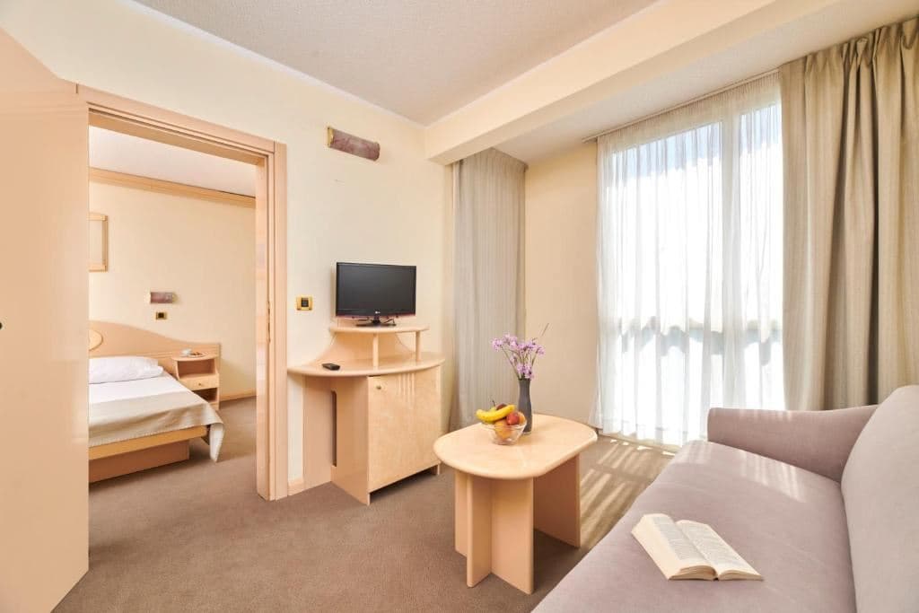 rooms-standard-suite-balcony