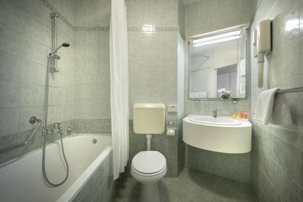 rooms-triple-superior-room-balcony
