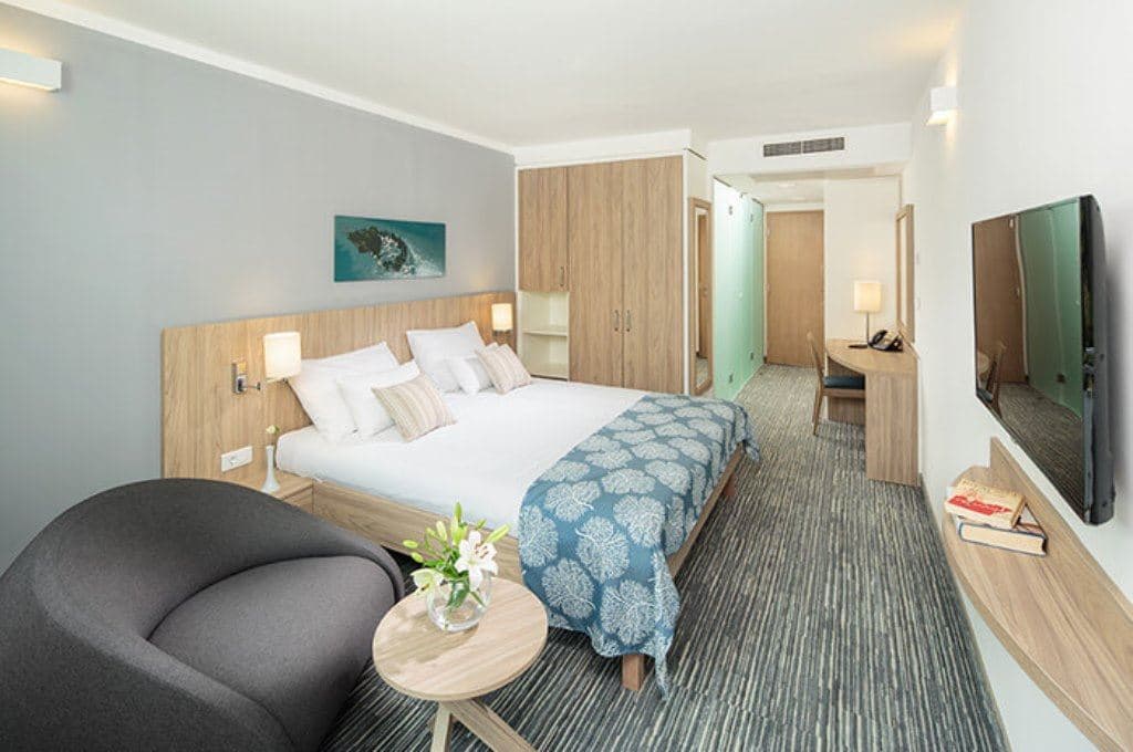 rooms-triple-superior-room-seaview-balcony
