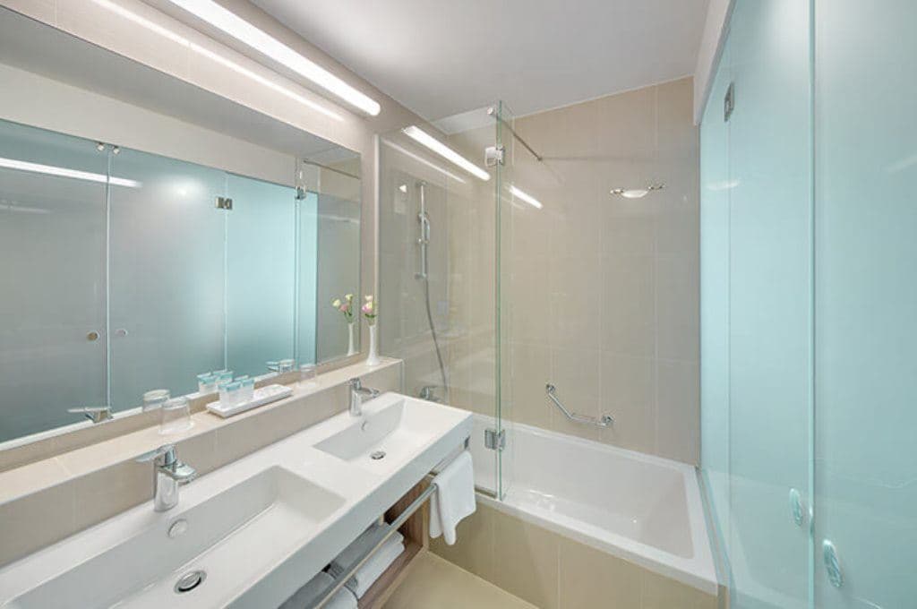 rooms-triple-superior-room-seaview-balcony