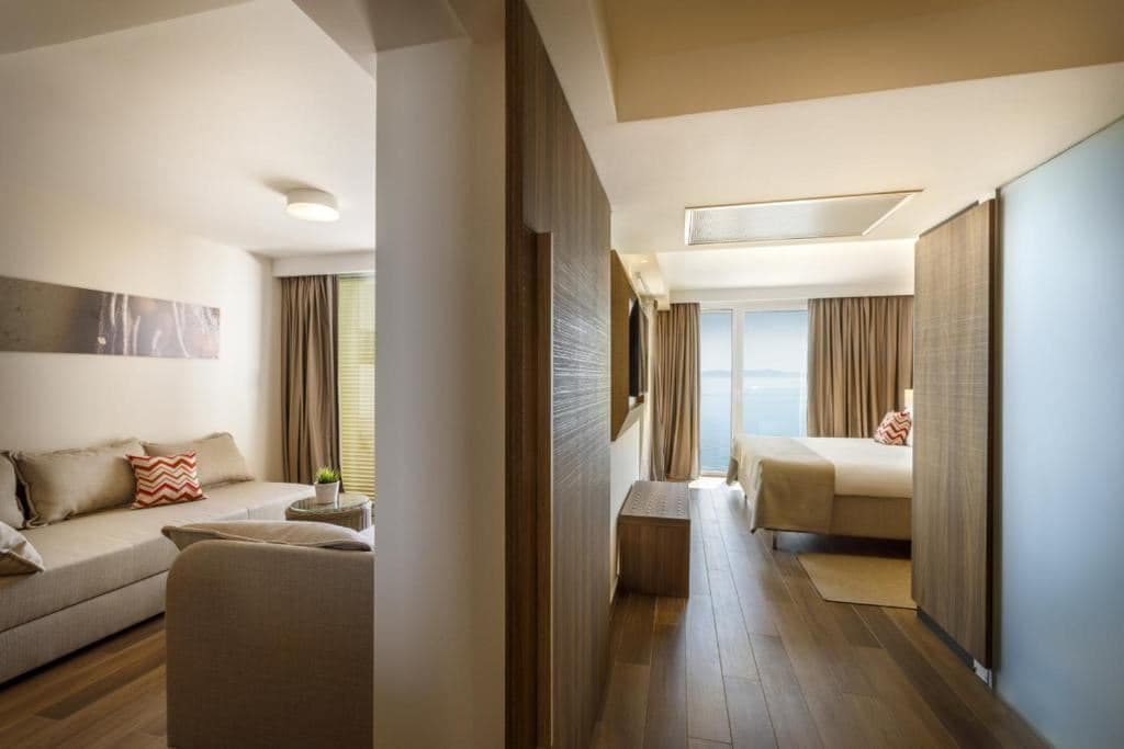rooms-family-junior-suite-sea-view-balcony
